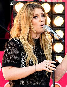 How tall is Ella Henderson?